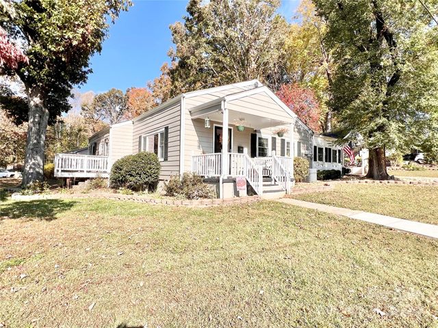 $329,900 | 402 Sharon Avenue Northwest | Lenoir