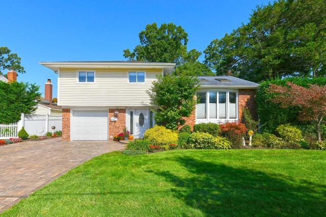 $869,000 | 15 Joan Lane | East Massapequa