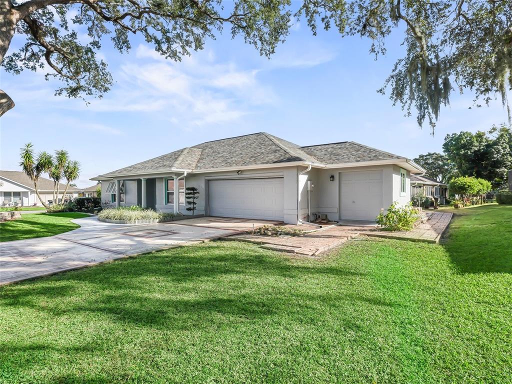 2/2 Custom Concrete Block & Stucco Home w/2 Car + Golf Cart Garage!