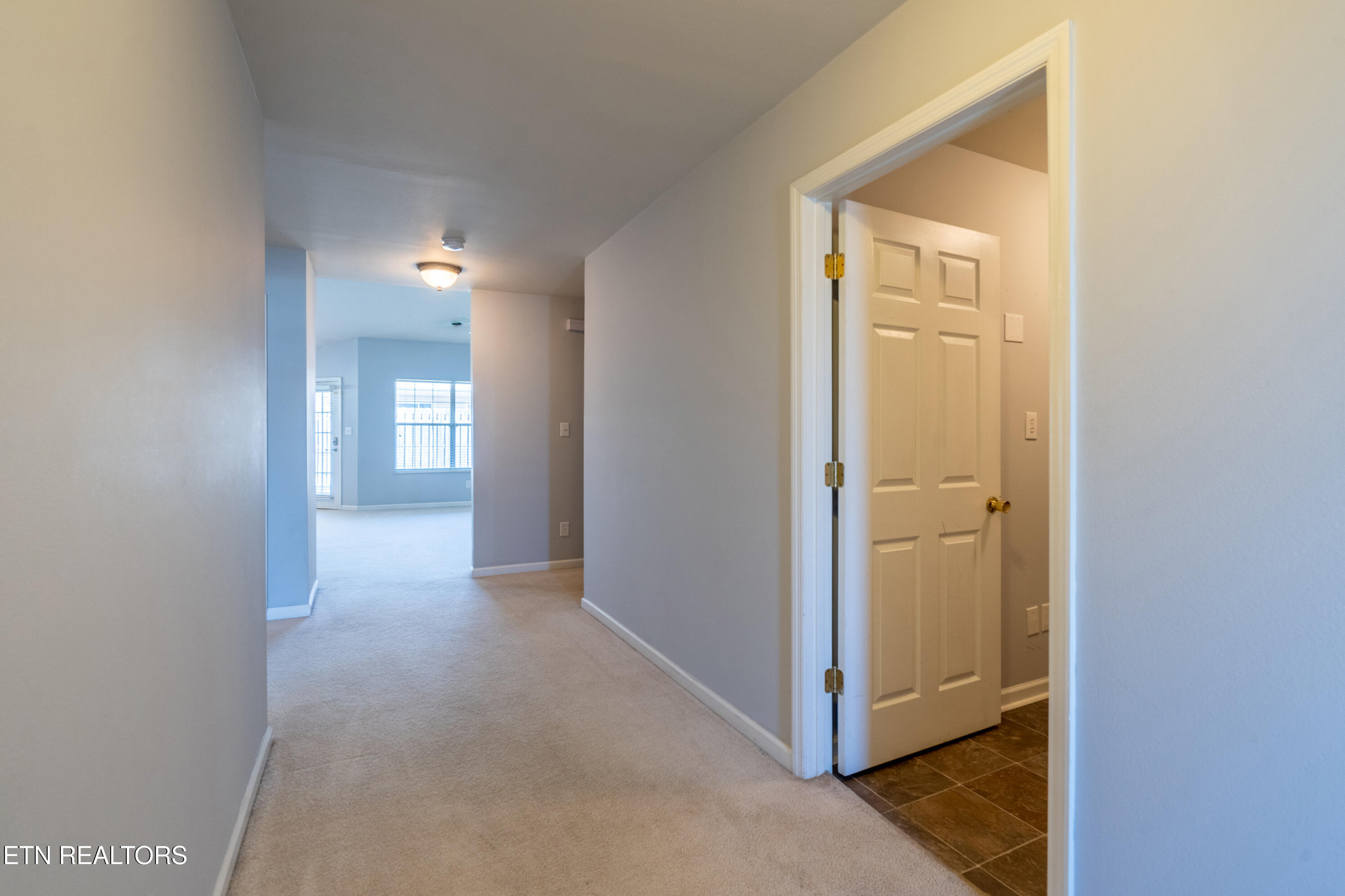 Hallway/foyer