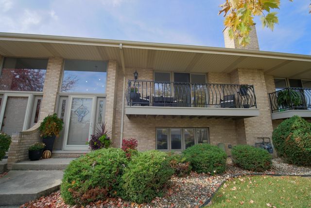 $334,000 | 18200 Ohio Court, Unit 256 | Eagle Ridge