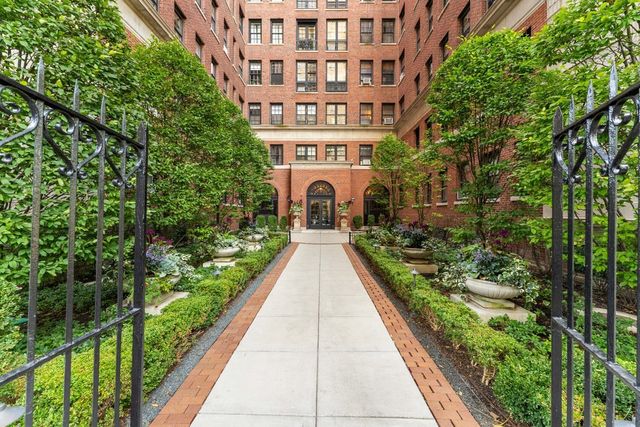 $264,900 | 400 West Deming Place, Unit 4N | Lincoln Park