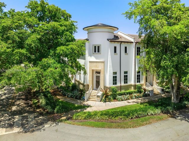 $2,825,000 | 649 Santander Avenue | Country Club Section