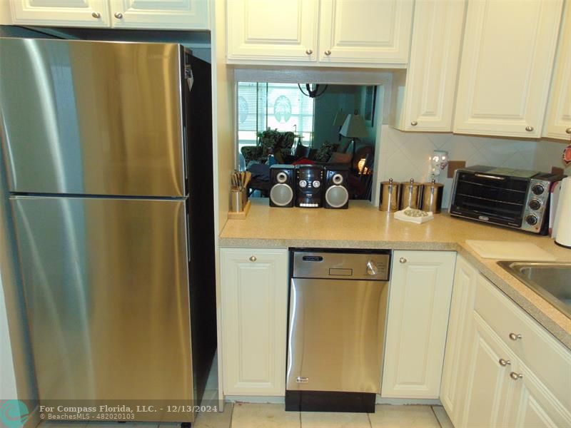 NEW REFRIGERATOR. STAINLESS DISHWASHER