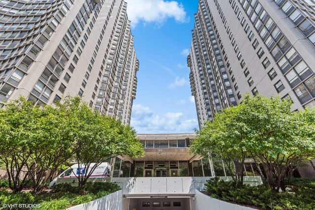 $199,900 | 5701 North Sheridan Road, Unit 26B | Hollywood Towers