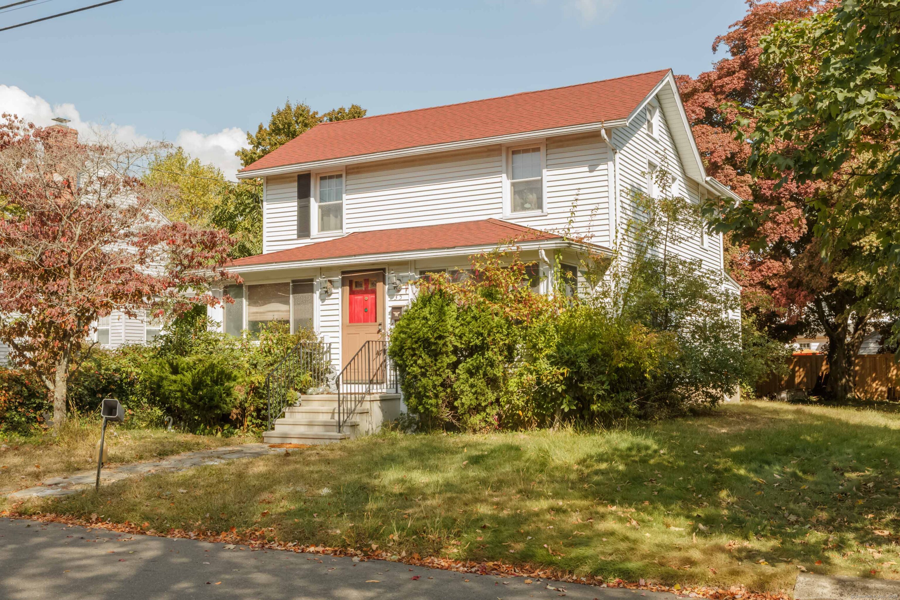 a front view of house with yard