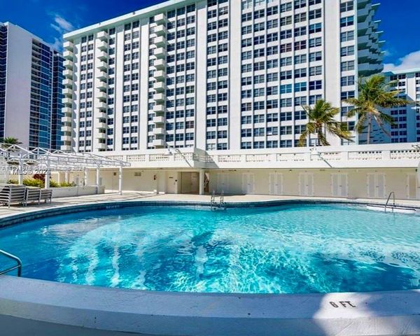 $2,100 | 2899 Collins Avenue, Unit 1550 | Triton Tower Condominium