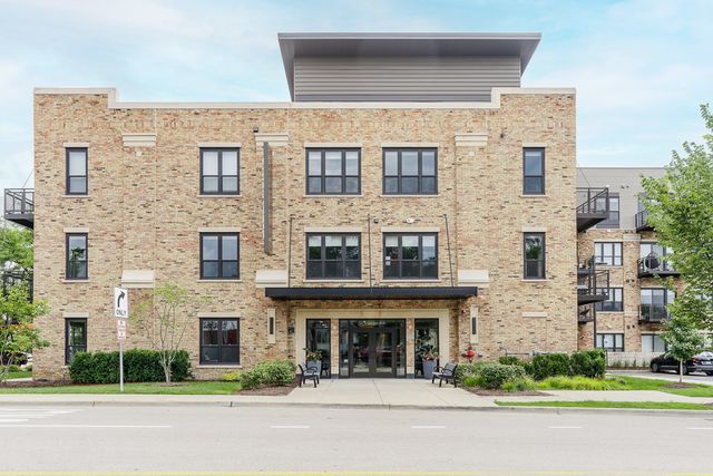 $1,975 | 101 West Liberty Street, Unit 215 | Barrington Village Center