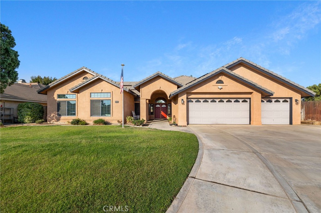 a view of a house with a yard and garage