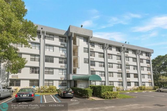 $1,300 | 2501 Riverside Drive, Unit 113A | Holiday Springs