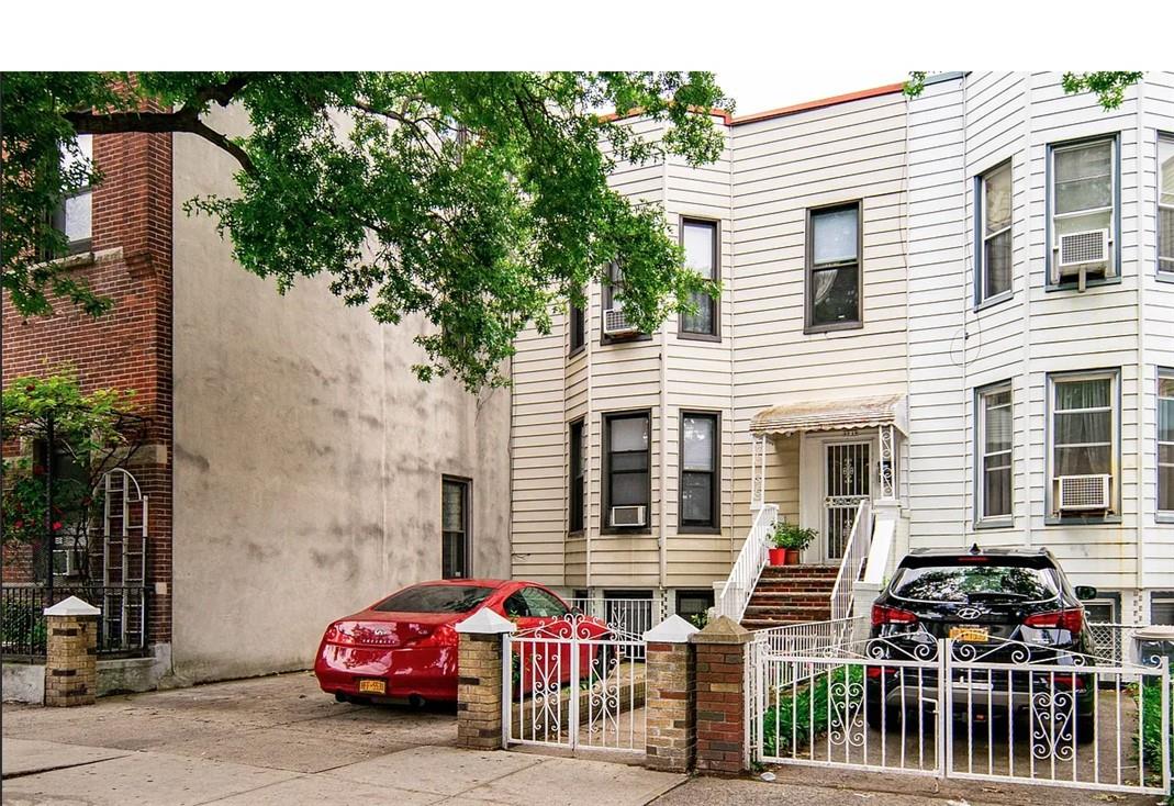 View of townhome / multi-family property