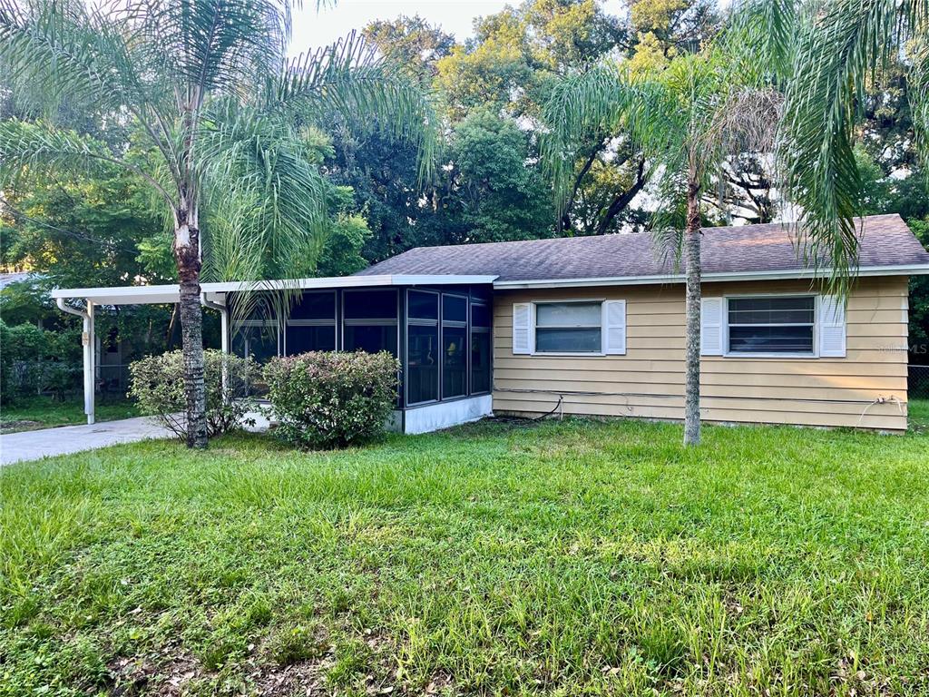 a view of a house with a backyard