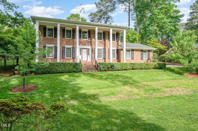 $699,250 | 5513 Parkwood Drive | Brookhaven South