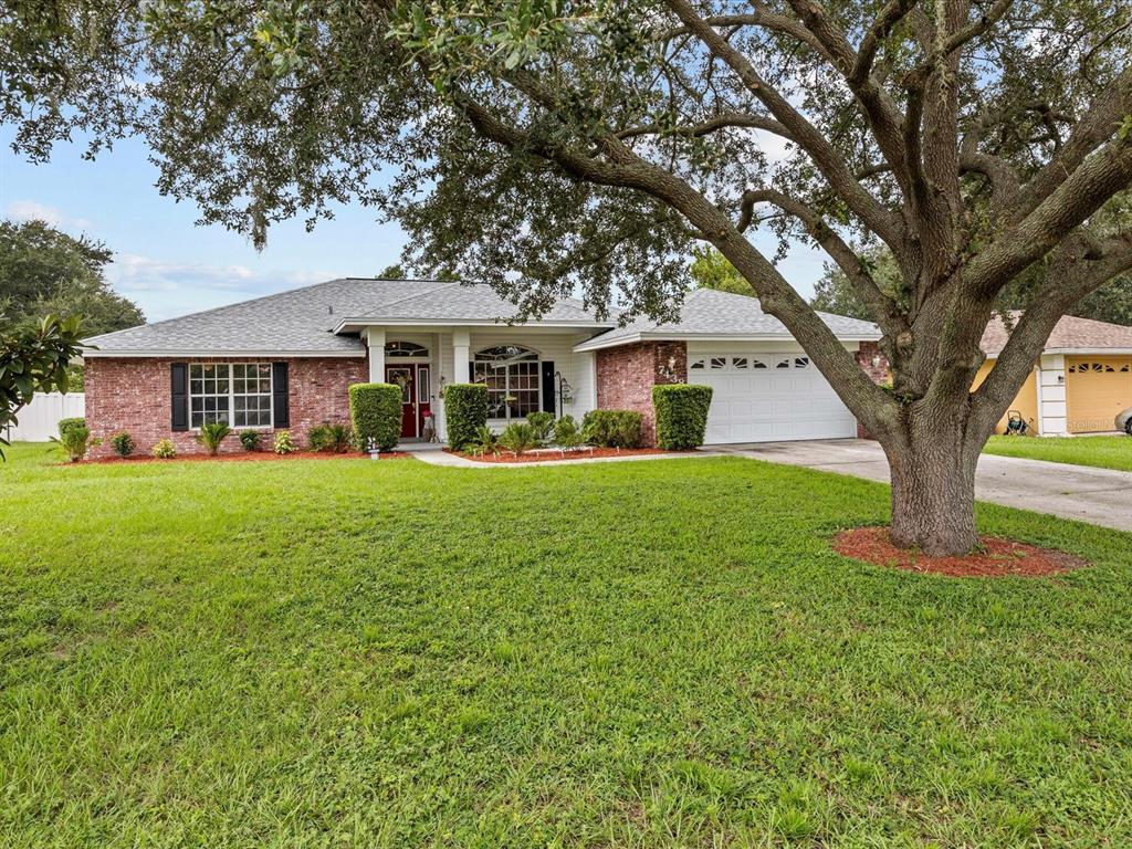 Beautiful Curb appeal, the search is over Welcome Home! The lot is 85 x 120.