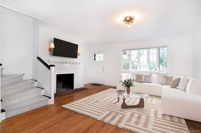 $1,395,000 | 12 Bolton Gardens | Bronxville