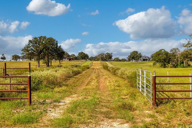 $275,000 | 302 Rockdale Tx 76567