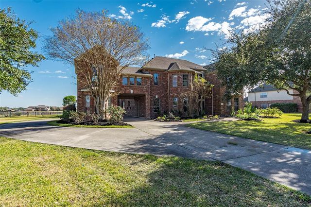 $949,900 | 1836 Lake Landing Drive | Whispering Lakes Ranch