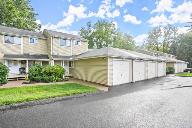 $269,900 | 17 Wiggins Farm Drive, Unit C | Simsbury Center