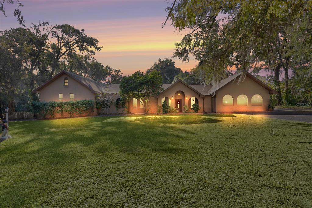 a view of house with garden