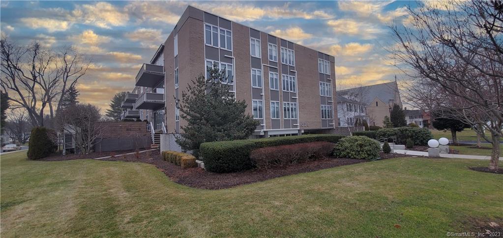 West Hartford, CT Apartments for Rent on Farmington Ave