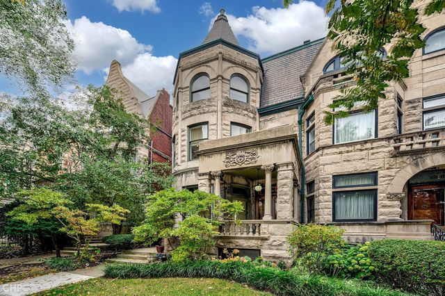 $1,890,000 | 4942 South Ellis Avenue | Kenwood