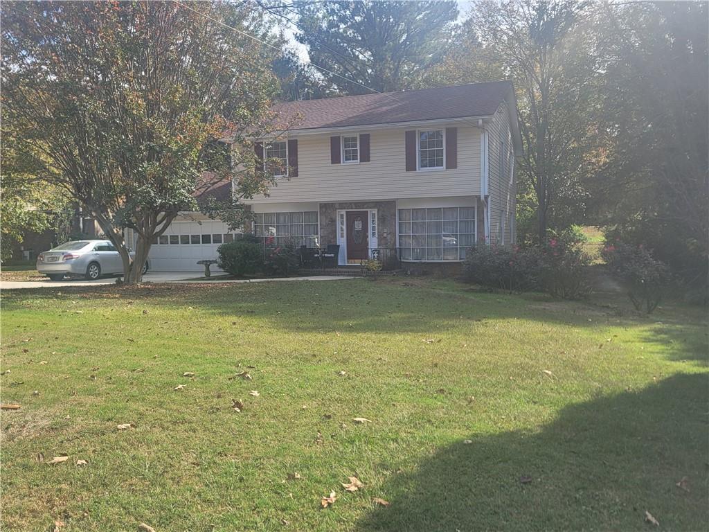 a view of a house with a yard