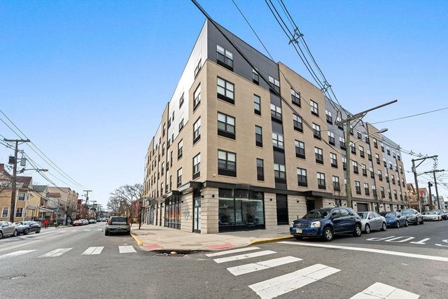 $2,200 | 429 Bergen Avenue, Unit 402 | West Bergen