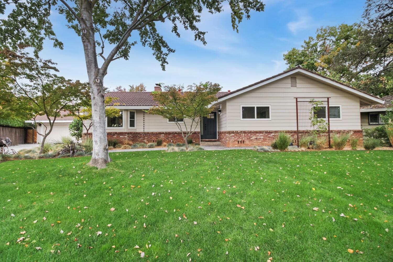 a view of an house with backyard space and garden