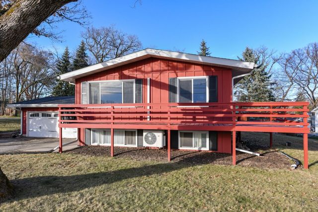 $425,000 | 5107 South Shore Drive | Lake Delavan Highlands