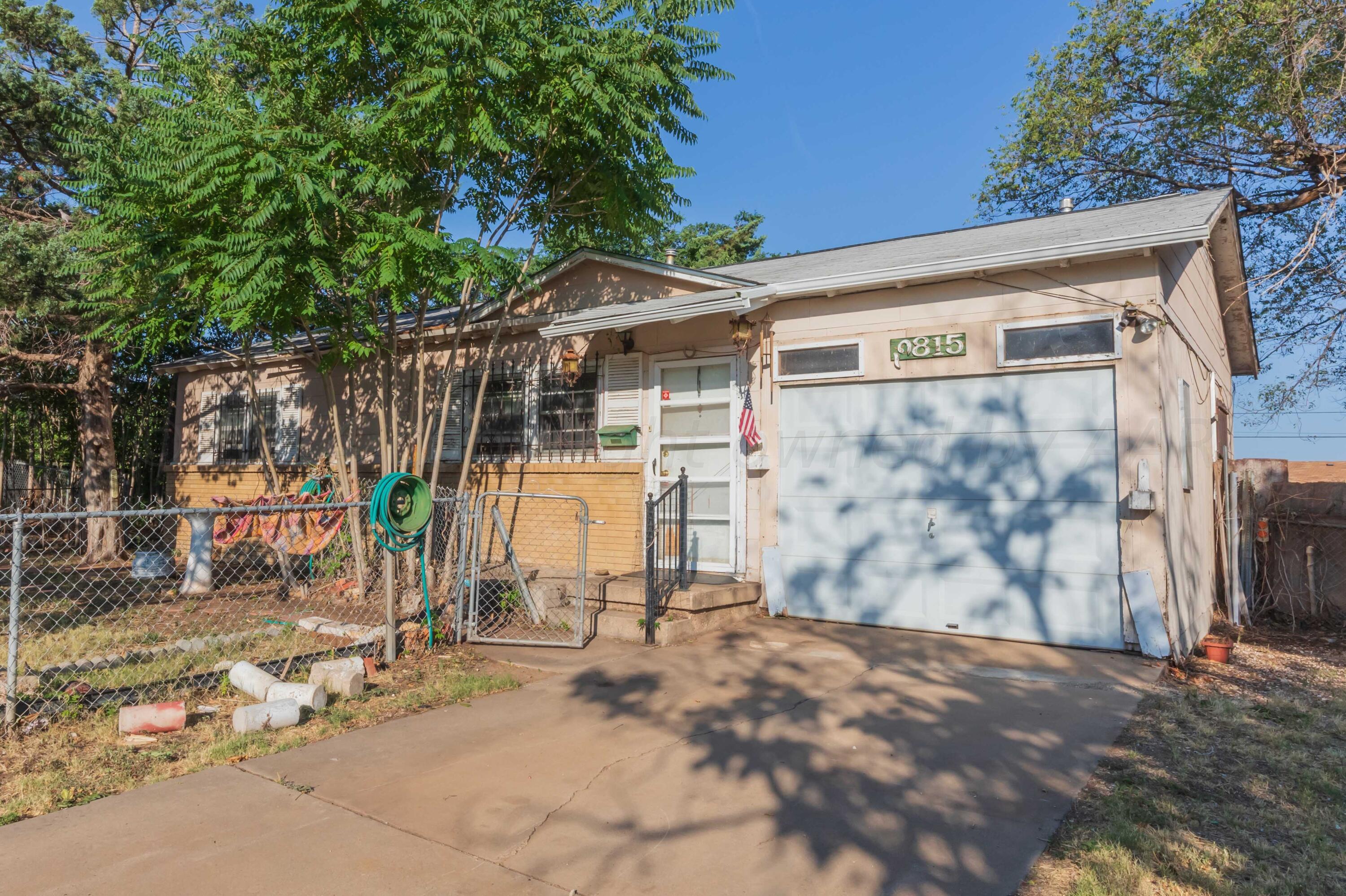 a view of outdoor space yard and porch