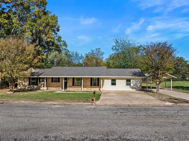 $339,000 | 306 West Magnolia Drive | Mount Pleasant