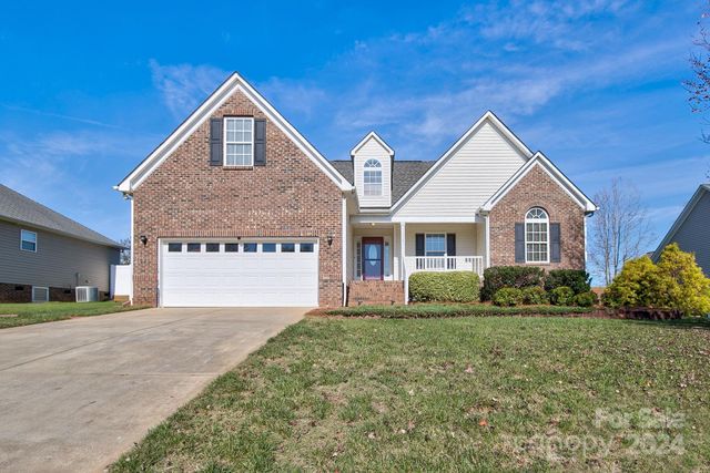 $409,000 | 1381 Plantation Hills Drive | Eastview