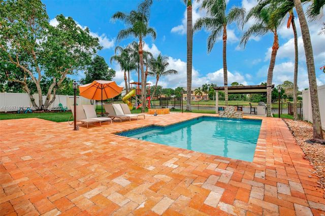 $950,000 | 10477 Southwest 49th Place | Cooper City