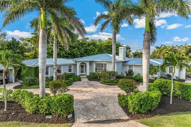 $7,975,000 | 252 Waterways Avenue