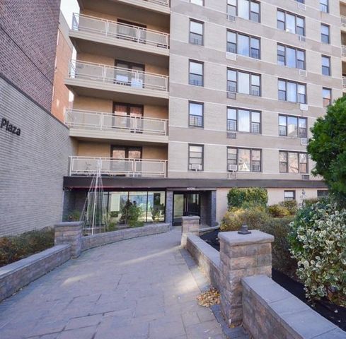 $2,150 | 65-50 Wetherole Street, Unit 4H | Rego Park