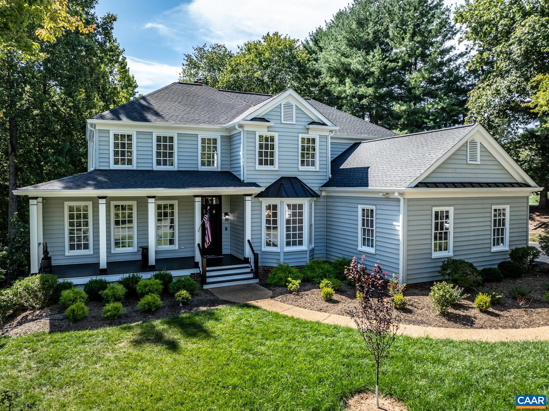 a view of a yard in front of house