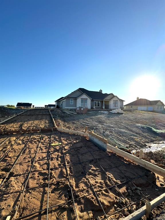 a view of houses with sky view