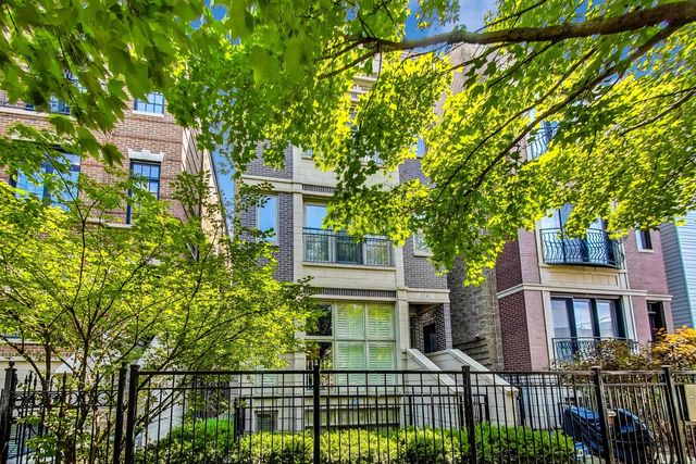 $685,000 | 1541 West Montana Street, Unit 3 | Lincoln Park