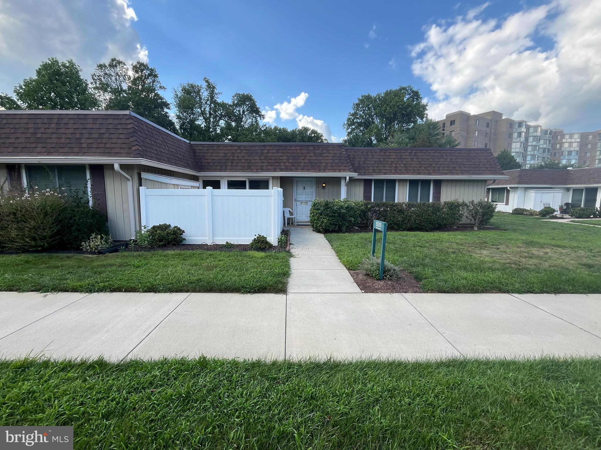 a view of a front of house with a yard