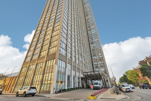 $195,000 | 655 West Irving Park Road, Unit 5306 | Park Place Tower