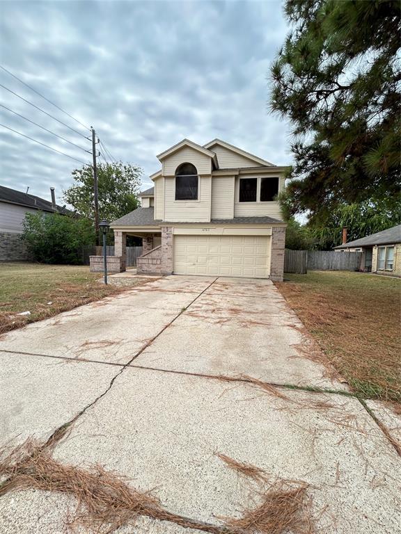 a view of house and yard