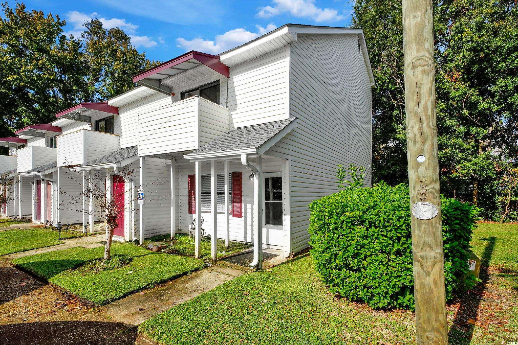 View of front of home featuring a front yard