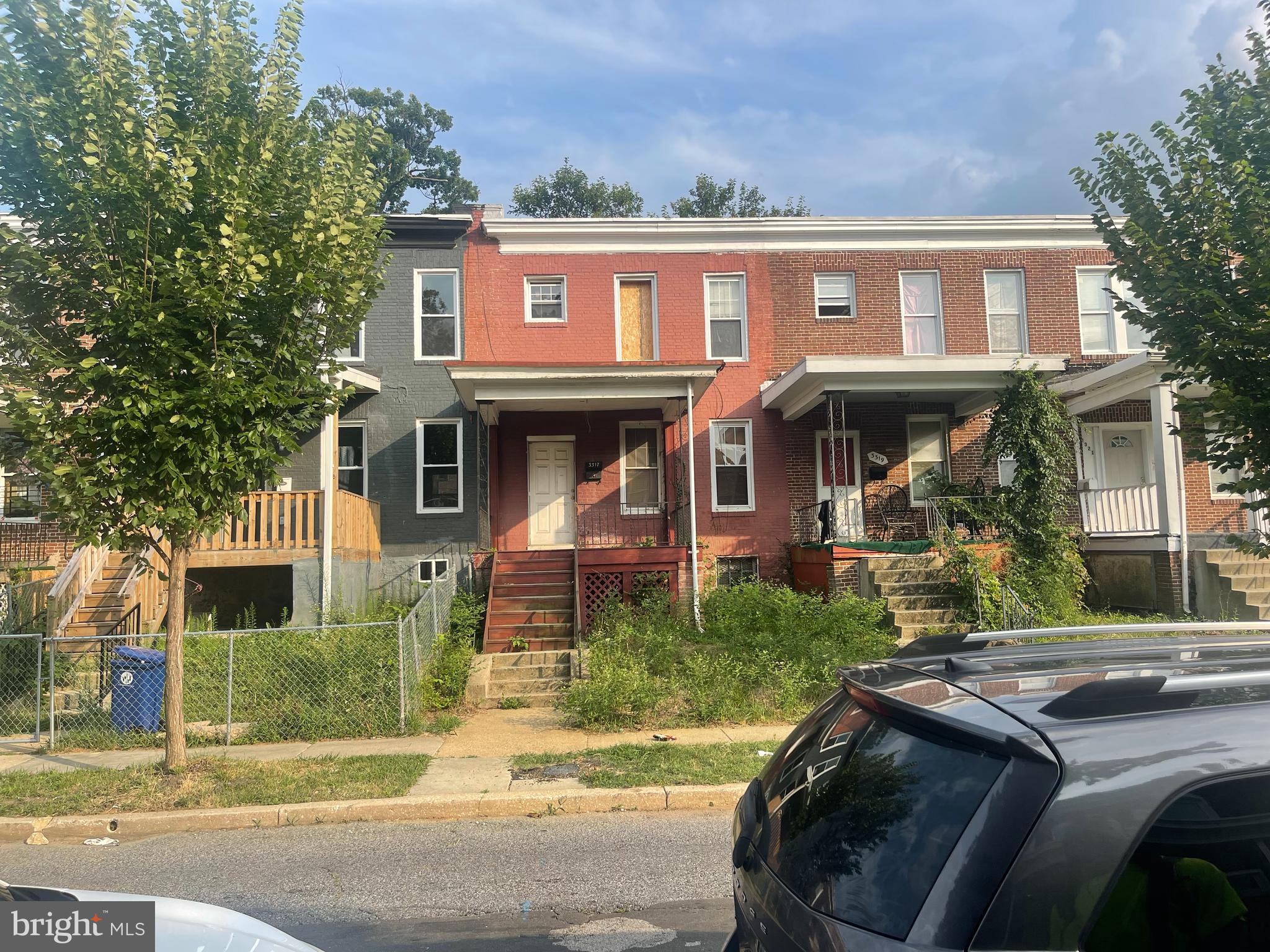 front view of house with a yard