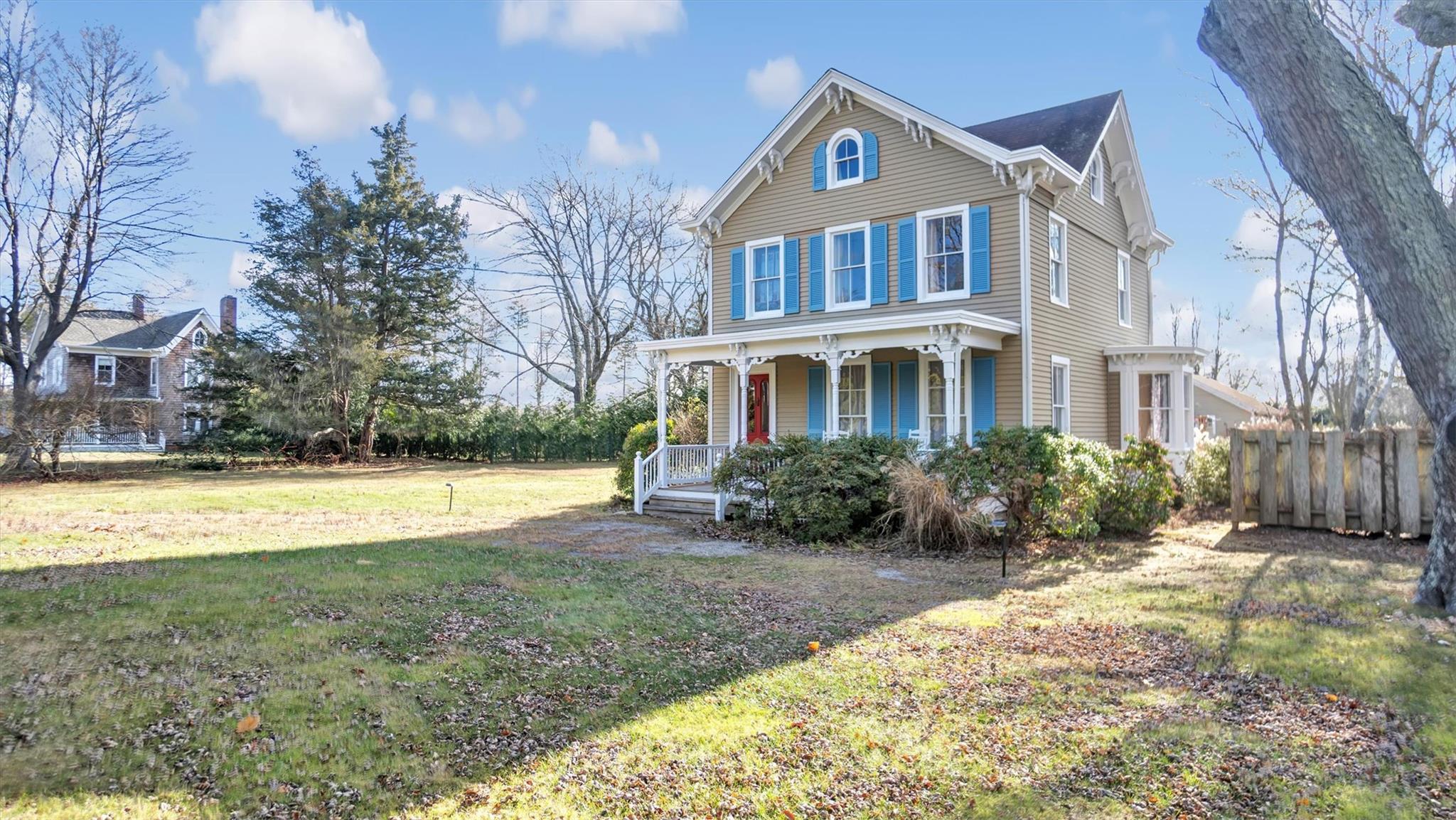 a view of a house with a yard