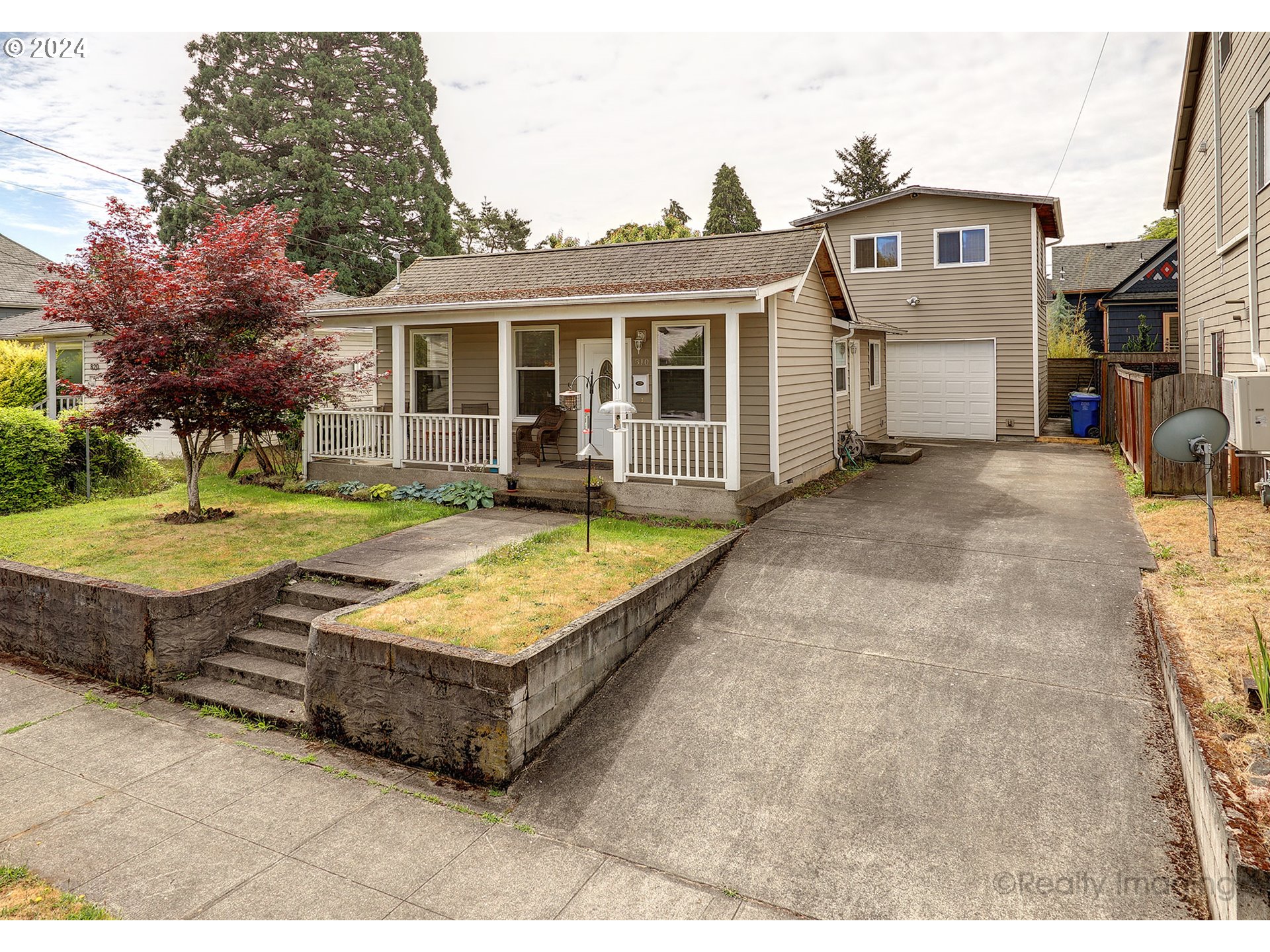 a view of a house with swimming pool and a yard