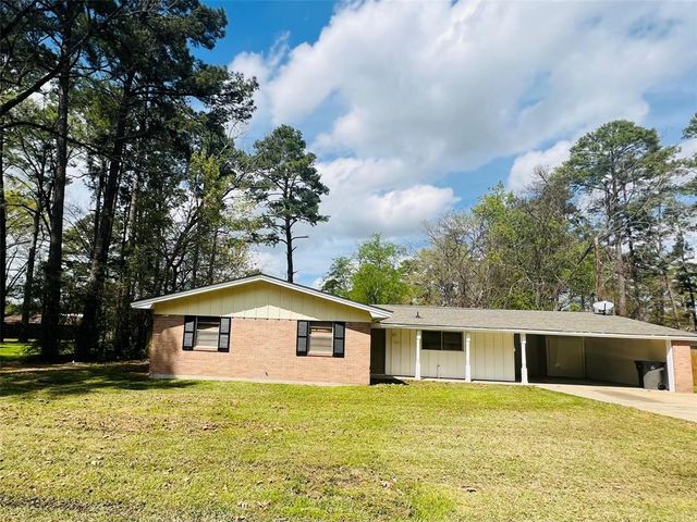 $215,000 | 1306 Wildbriar Drive | Lufkin