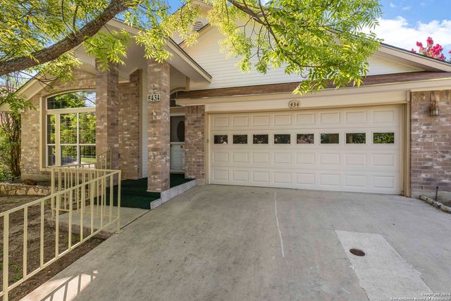 $379,900 | 434 Vicksburg Avenue | Kerrville