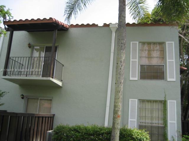 a view of back yard of the house