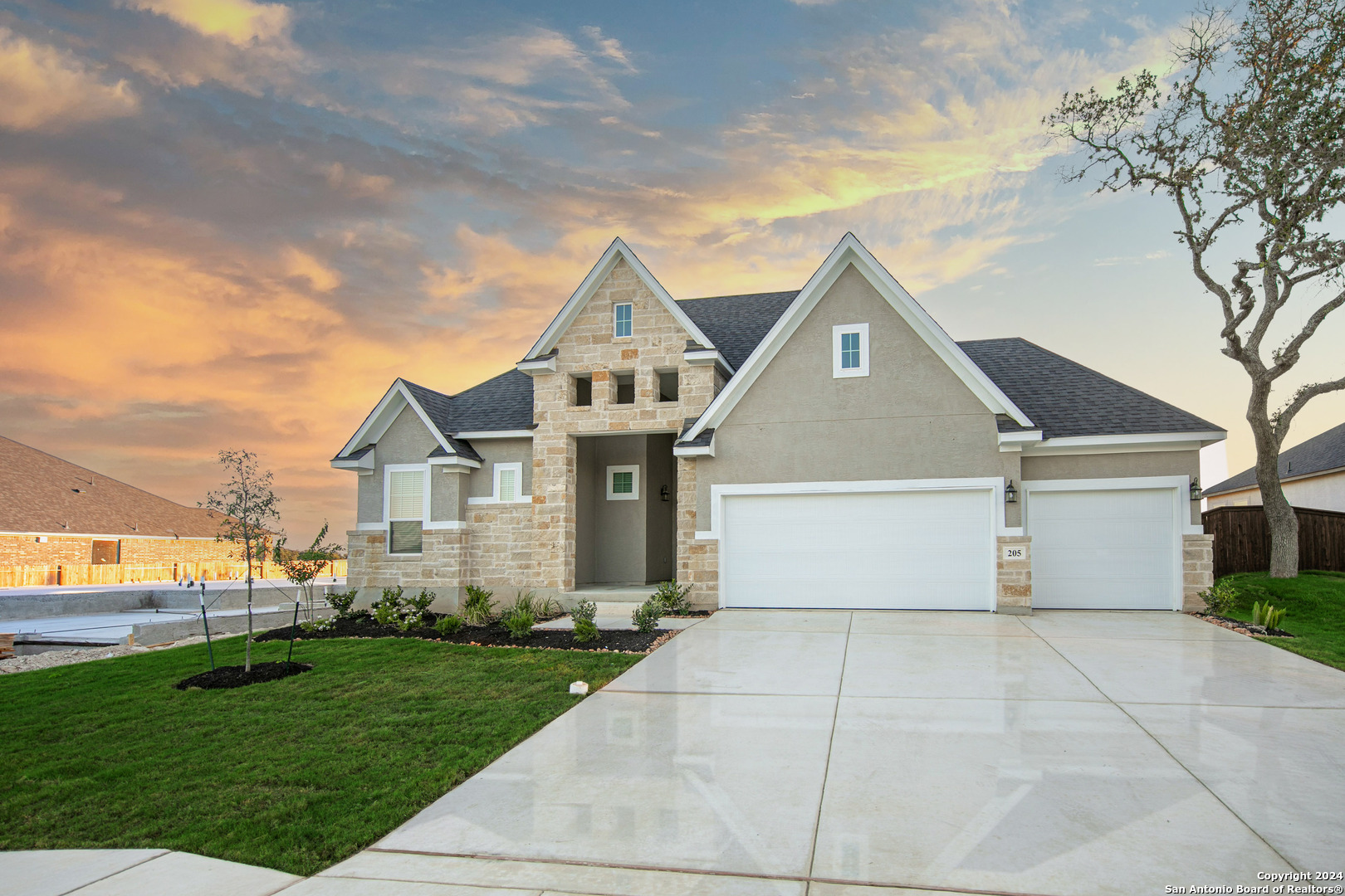 a front view of house with yard and garage