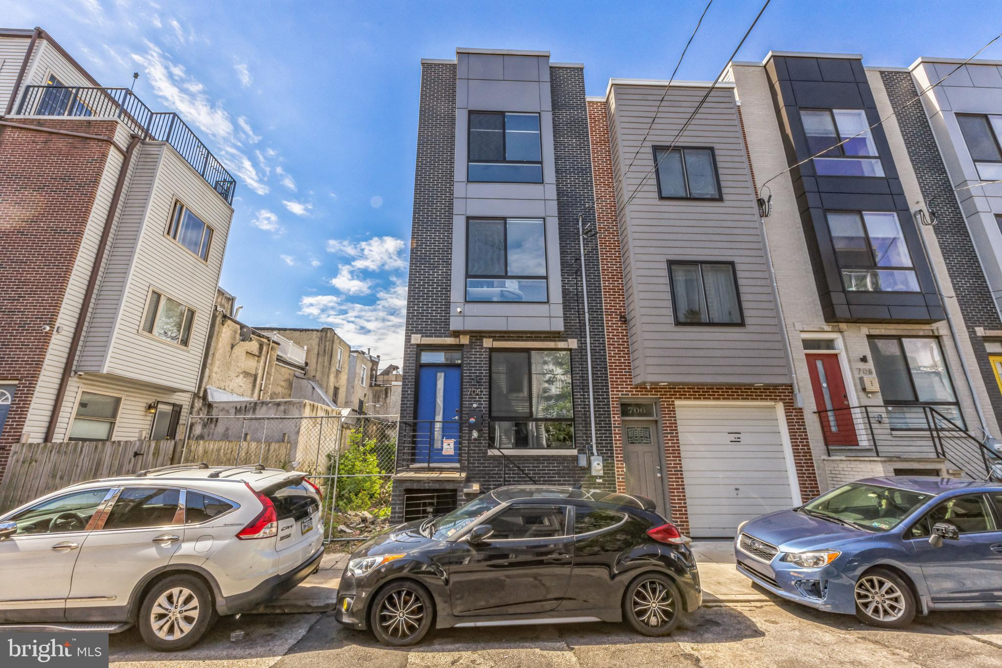 a car parked in front of a building